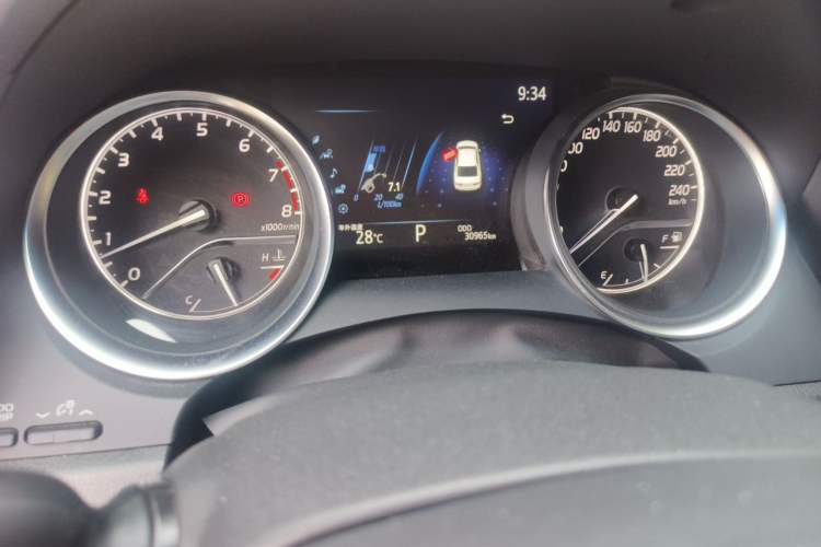 Used Toyota Camry 2019 2.5G Luxury Edition China VI Standard Odometer Close Up