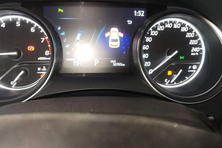Used Toyota Camry 2019 Revised Version 2.0G Luxury Edition Odometer Close Up