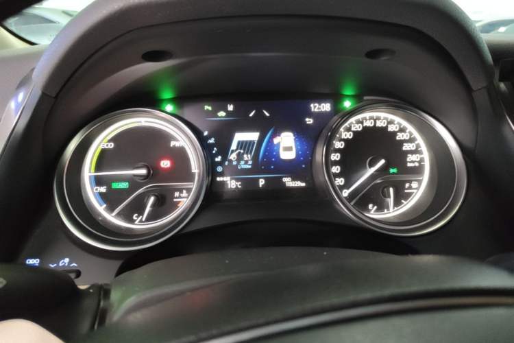 Used Toyota Camry 2019 Dual-Engine 2.5 HG Luxury Edition China VI Standard Odometer Close Up