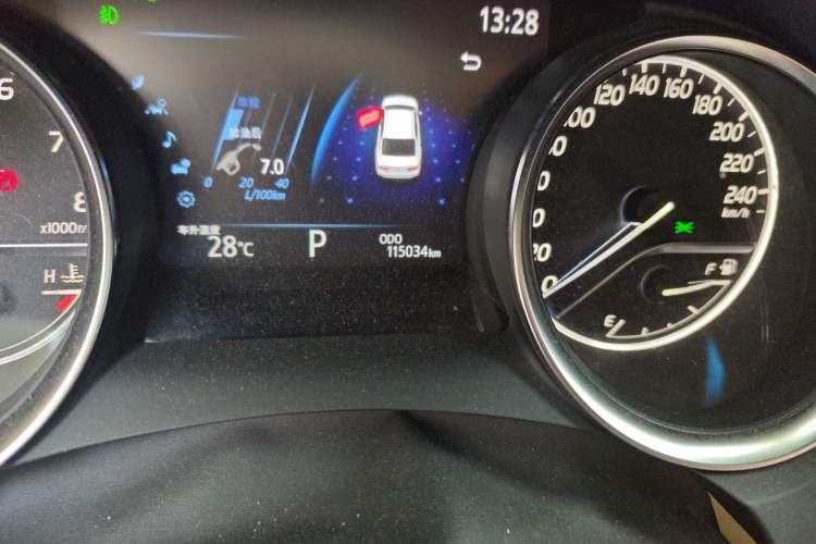 Used Toyota Camry 2019 2.0G Luxury Edition China VI Standard Odometer Close Up