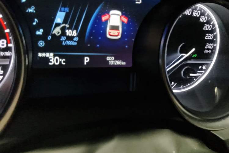 Used Toyota Camry 2019 2.5G Luxury Edition China VI Standard Odometer Close Up