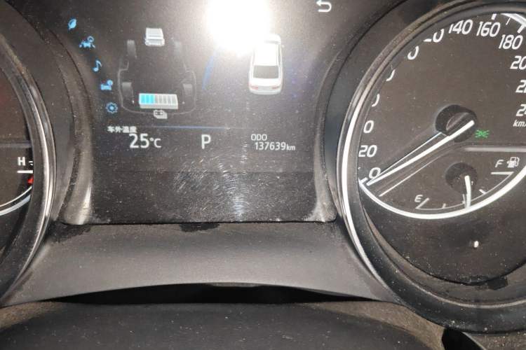 Used Toyota Camry 2019 Dual-Engine 2.5 HG Luxury Edition China VI Standard Odometer Close Up