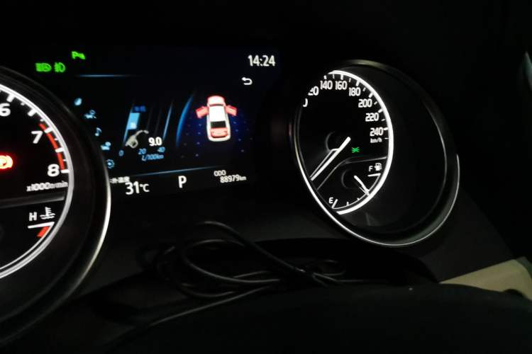 Used Toyota Camry 2019 2.0G Luxury Edition China VI Standard Odometer Close Up