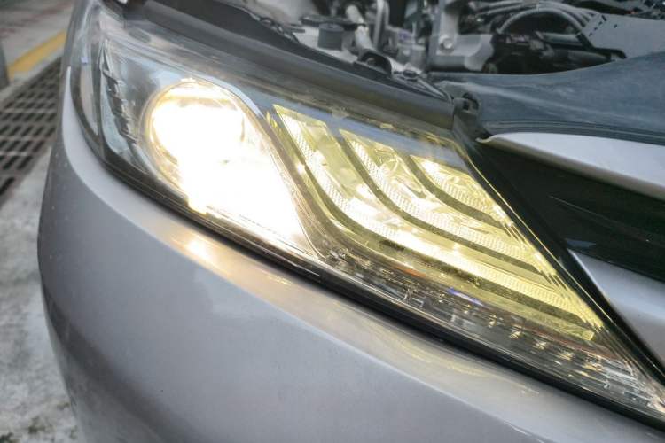 Used Toyota Camry 2019 2.5G Luxury Edition China VI Standard Right Front Headlight