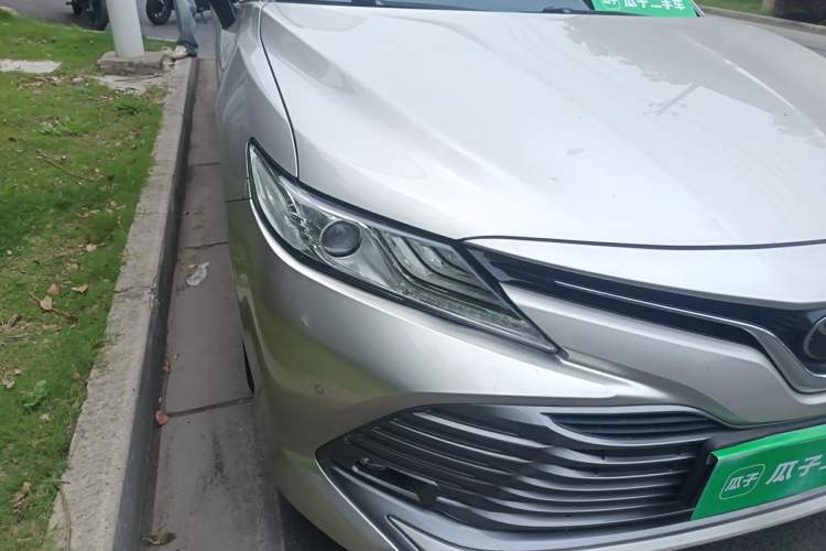 Used Toyota Camry 2019 2.5G Luxury Edition China VI Standard Right Front Headlight