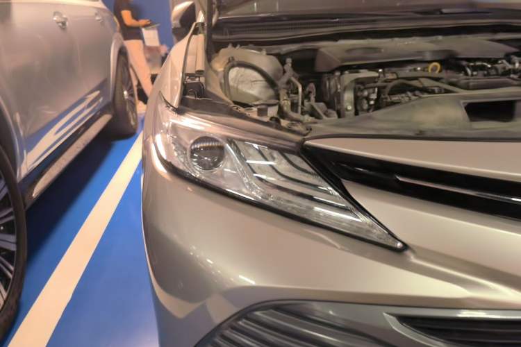 Used Toyota Camry 2019 2.0G Luxury Edition China VI Standard Right Front Headlight