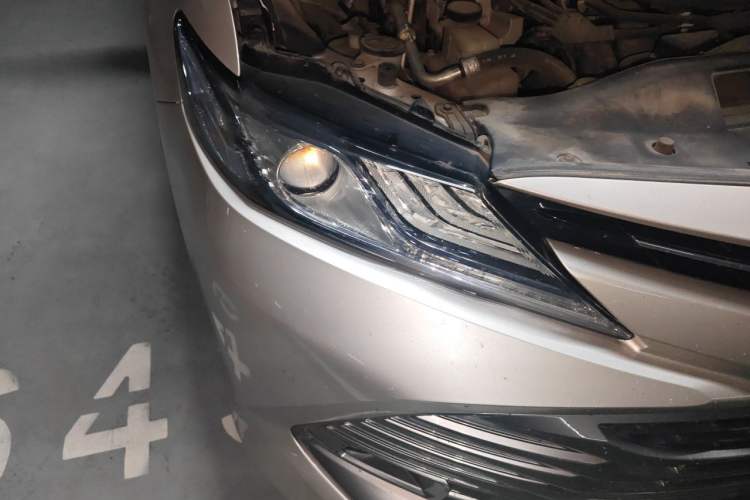Used Toyota Camry 2019 Dual-Engine 2.5 HG Luxury Edition China VI Standard Right Front Headlight