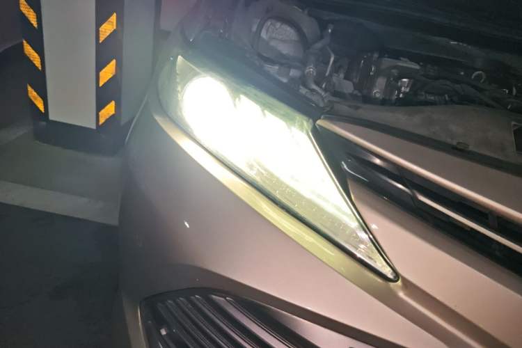 Used Toyota Camry 2019 2.0G Luxury Edition China VI Standard Right Front Headlight
