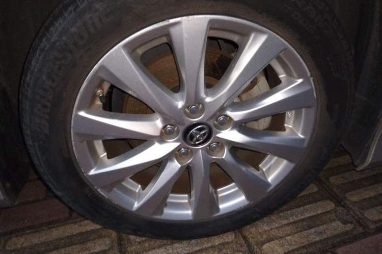 Used Toyota Camry 2019 Revised Version 2.0G Luxury Edition Right Front Wheel Hub