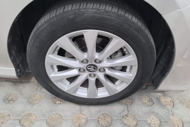 Used Toyota Camry 2019 Revised Version 2.0G Luxury Edition Right Front Wheel Hub