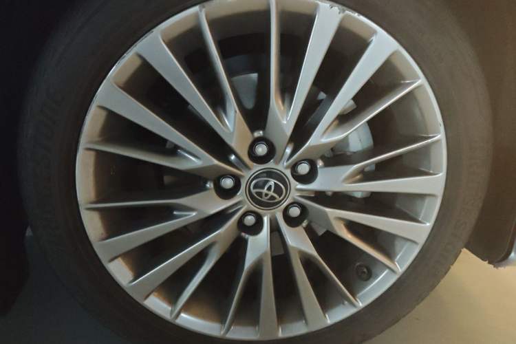 Used Toyota Camry 2019 Dual-Engine 2.5 HG Luxury Edition China V Standard Right Front Wheel Hub