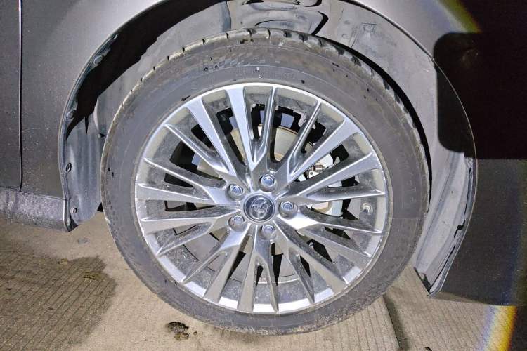 Used Toyota Camry 2019 Dual-Engine 2.5 HG Luxury Edition China VI Standard Right Front Wheel Hub