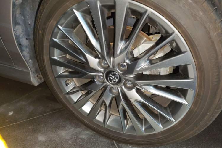 Used Toyota Camry 2019 Revised Version 2.5G Luxury Edition Right Front Wheel Hub