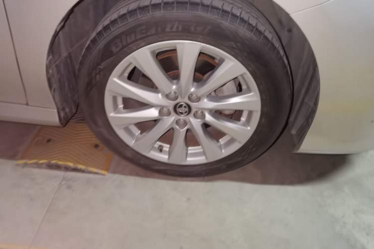 Used Toyota Camry 2019 Revised Version 2.0G Luxury Edition Right Front Wheel Hub