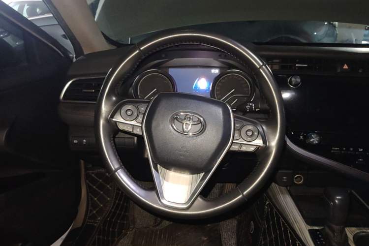 Used Toyota Camry 2019 Dual-Engine 2.5 HG Luxury Edition China VI Standard Steering Wheel
