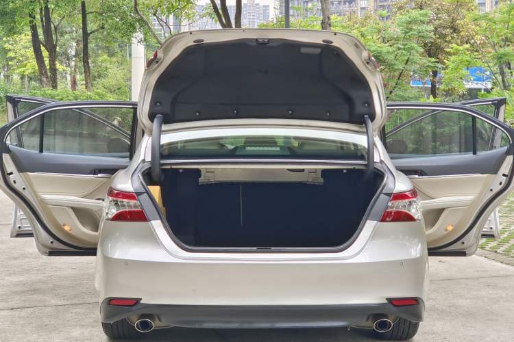 Used Toyota Camry 2019 2.0G Luxury Edition China VI Standard Trunk