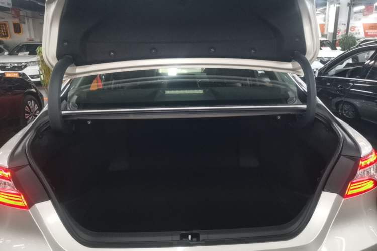 Used Toyota Camry 2019 2.5G Luxury Edition China VI Standard Trunk