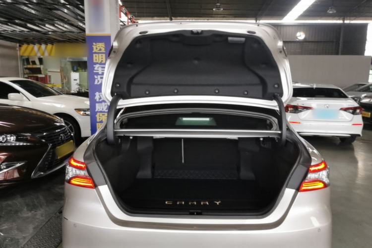 Used Toyota Camry 2019 Dual-Engine 2.5 HG Luxury Edition China VI Standard Trunk