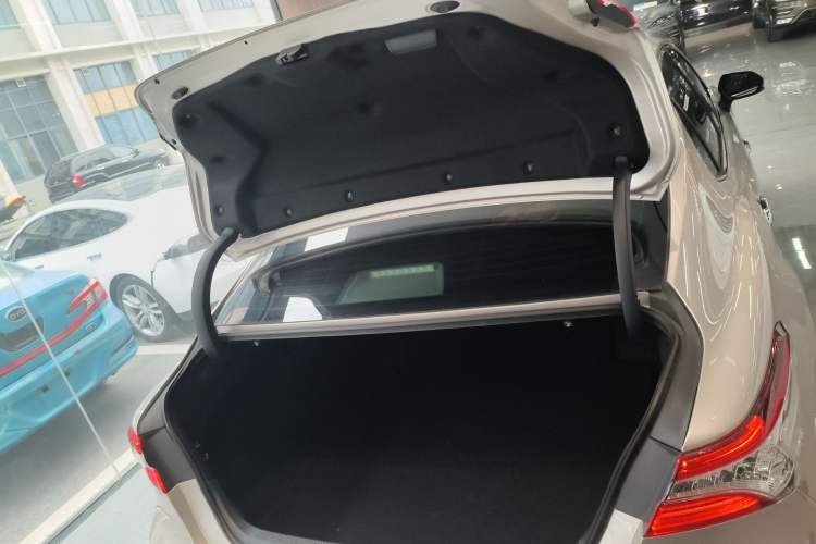 Used Toyota Camry 2019 2.0G Luxury Edition China VI Standard Trunk