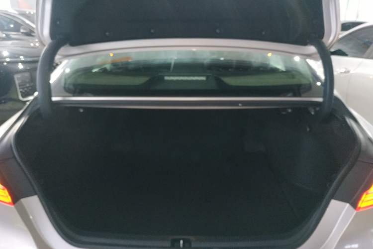 Used Toyota Camry 2019 2.0G Luxury Edition China VI Standard Trunk