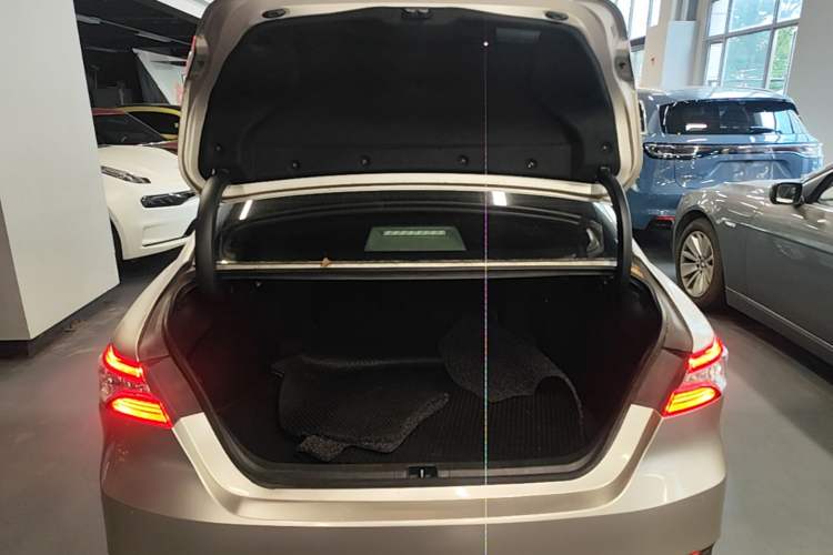 Used Toyota Camry 2019 2.5G Luxury Edition China VI Standard Trunk