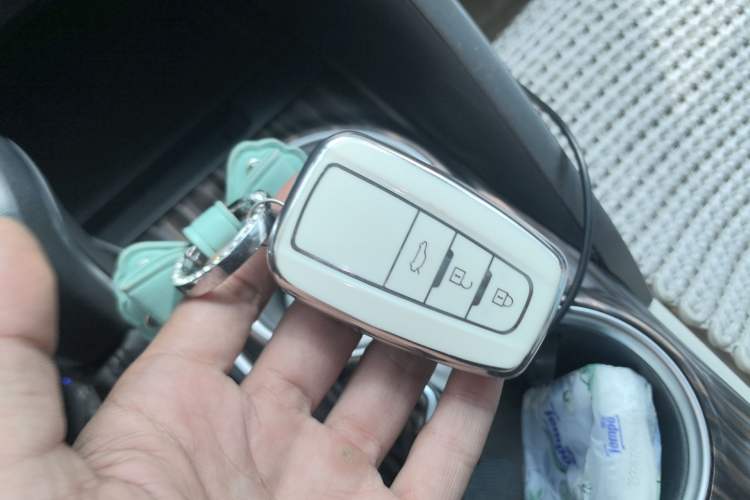 Used Toyota Camry 2019 Revised Version 2.0G Luxury Edition Vehicle Key