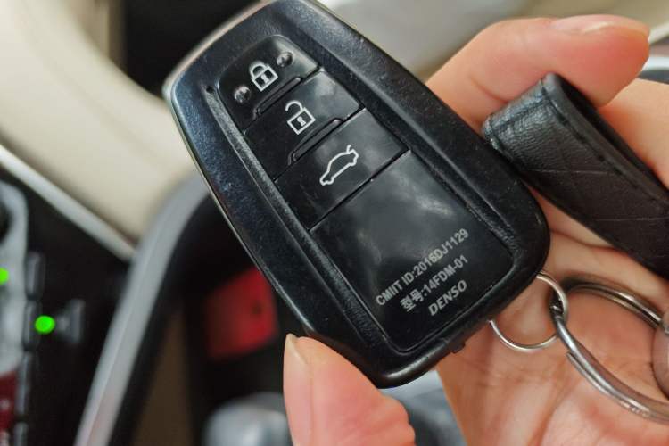 Used Toyota Camry 2019 Revised Version 2.0G Luxury Edition Vehicle Key