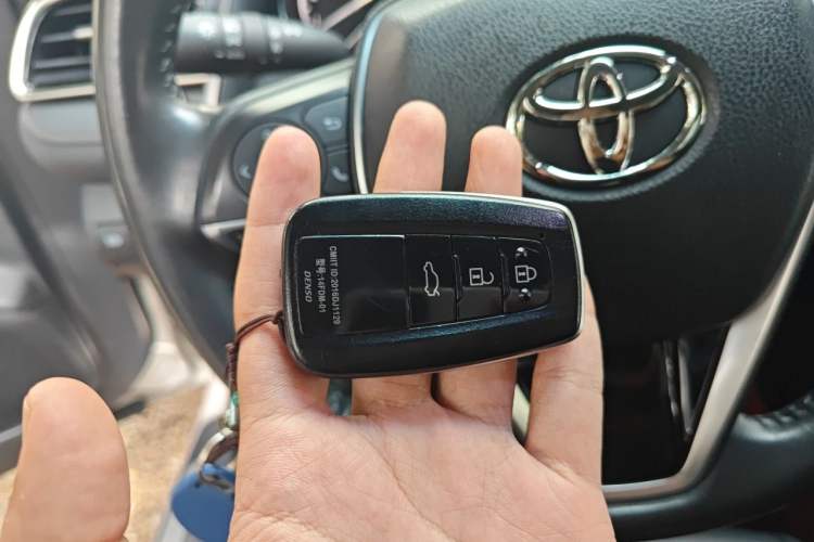 Used Toyota Camry 2019 2.5G Luxury Edition China VI Standard Vehicle Key
