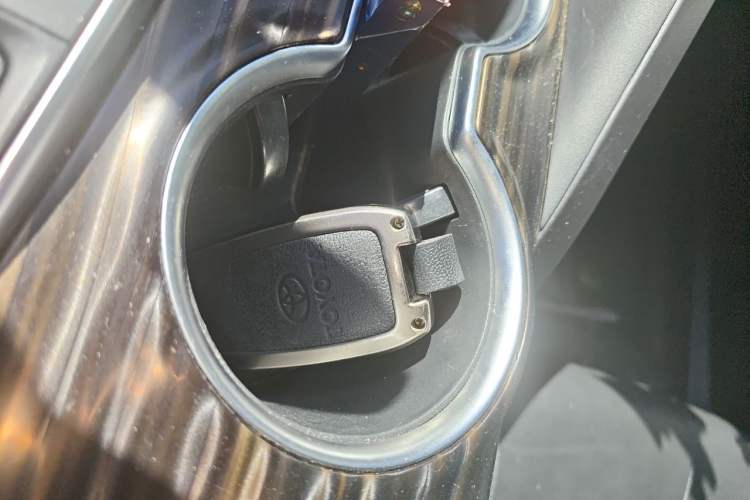 Used Toyota Camry 2019 2.5G Luxury Edition China VI Standard Vehicle Key