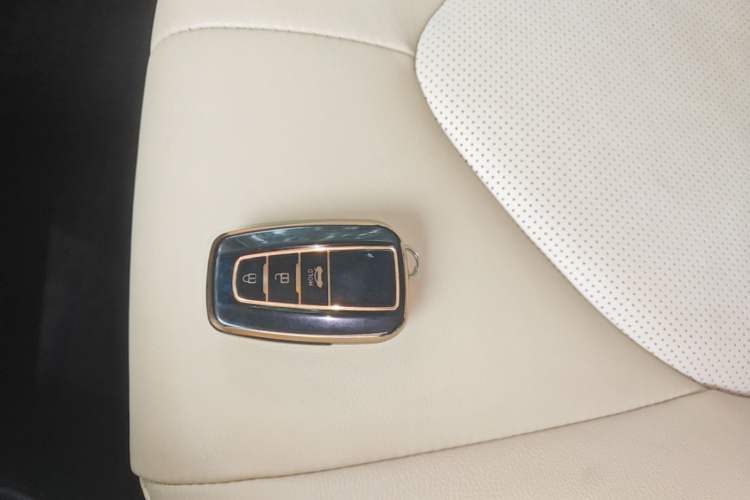 Used Toyota Camry 2019 2.0G Luxury Edition China VI Standard Vehicle Key