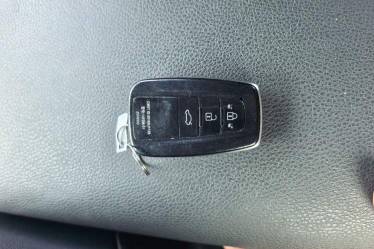 Used Toyota Camry 2019 2.0G Luxury Edition China VI Standard Vehicle Key