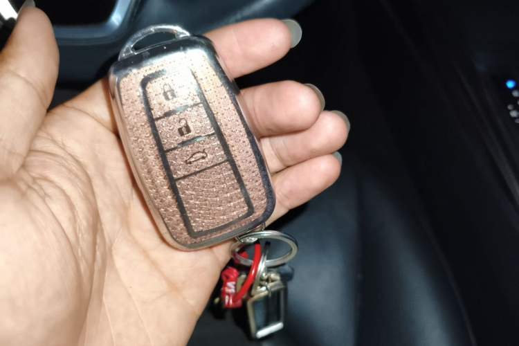 Used Toyota Camry 2019 Revised Version 2.0G Luxury Edition Vehicle Key