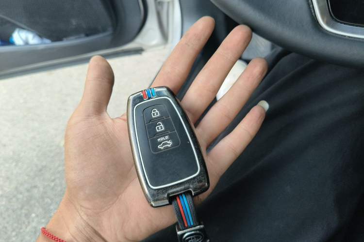 Used Toyota Camry 2019 2.0G Luxury Edition China VI Standard Vehicle Key
