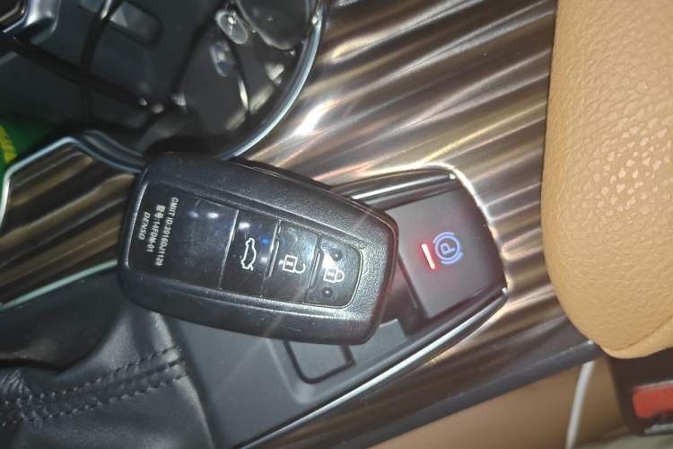 Used Toyota Camry 2019 Revised Version 2.0G Luxury Edition Vehicle Key