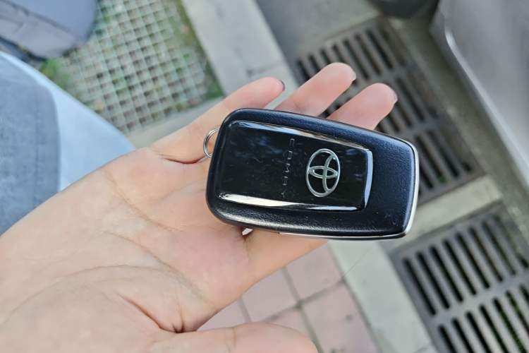 Used Toyota Camry 2019 2.0G Luxury Edition China VI Standard Vehicle Key