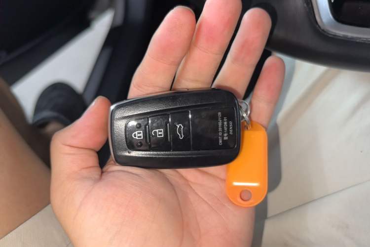 Used Toyota Camry 2019 2.5S FENGSHANG Version China VI Standard Vehicle Key