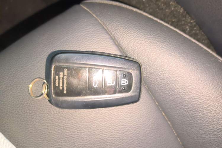 Used Toyota Camry 2019 Revised Version 2.5G Luxury Edition Vehicle Key