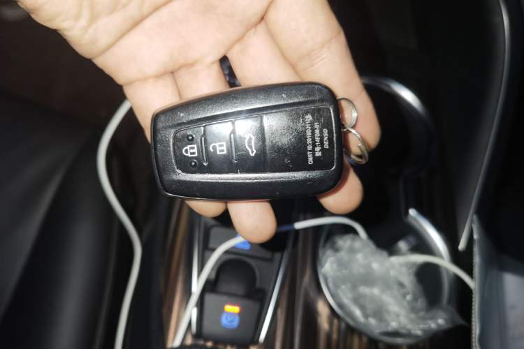 Used Toyota Camry 2019 Revised Version 2.0G Luxury Edition Vehicle Key
