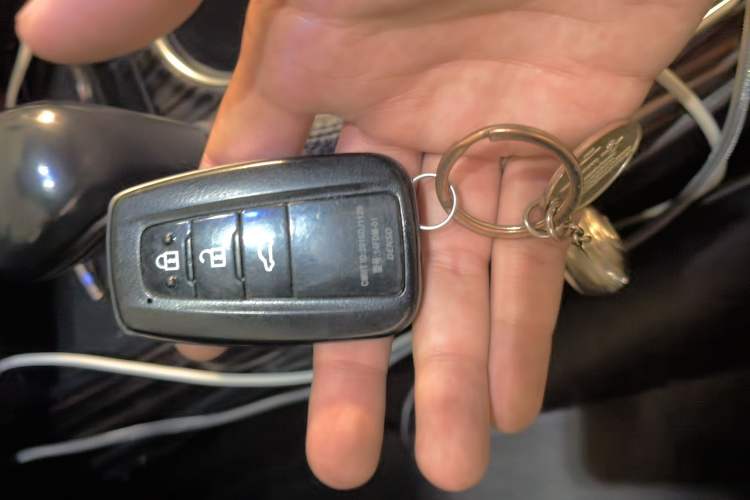 Used Toyota Camry 2019 2.0G Luxury Edition China VI Standard Vehicle Key