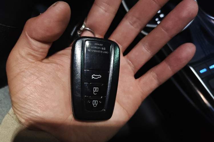 Used Toyota Camry 2019 2.5G Luxury Edition China V Standard Vehicle Key