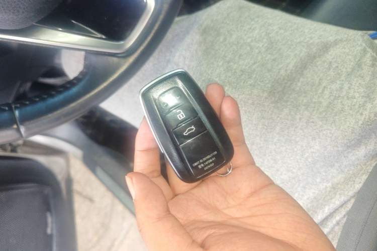 Used Toyota Camry 2019 Revised Version 2.0G Luxury Edition Vehicle Key