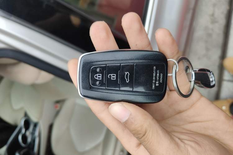 Used Toyota Camry 2019 2.0G Luxury Edition China VI Standard Vehicle Key