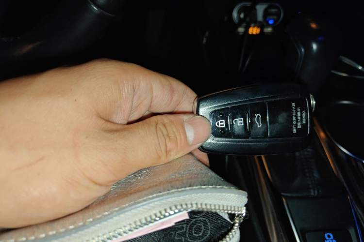 Used Toyota Camry 2019 2.0G Luxury Edition China VI Standard Vehicle Key