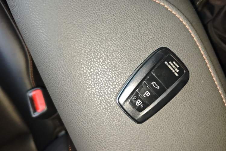 Used Toyota Camry 2019 Revised Version 2.0G Luxury Edition Vehicle Key