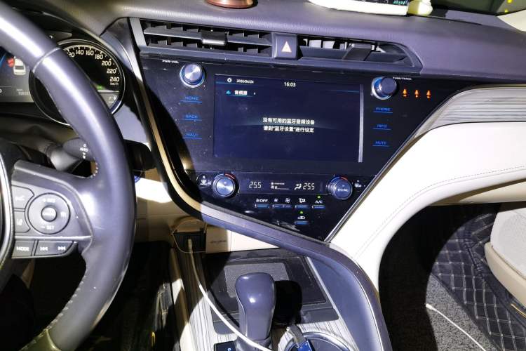 Used Toyota Camry 2019 Dual-Engine 2.5 HG Luxury Edition China VI Standard Audio And AC Panel
