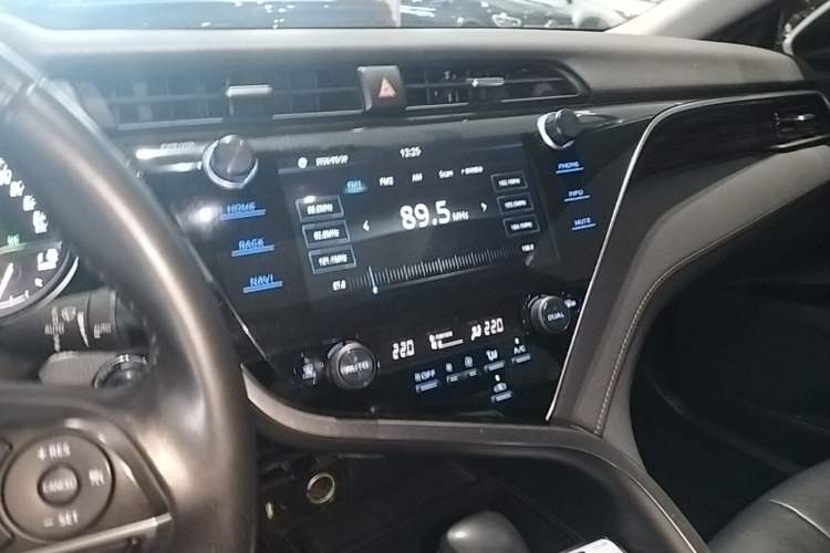 Used Toyota Camry 2019 2.0G Luxury Edition China VI Standard Audio And AC Panel