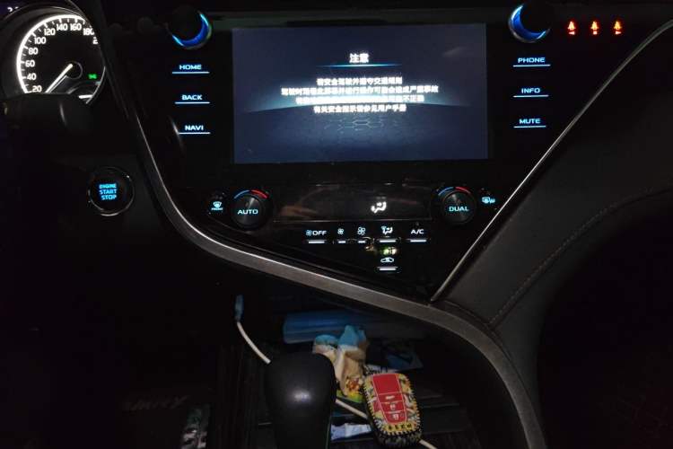 Used Toyota Camry 2019 2.0G Luxury Edition China V Standard Audio And AC Panel