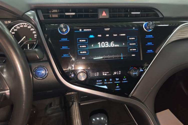 Used Toyota Camry 2019 Dual-Engine 2.5 HG Luxury Edition China VI Standard Audio And AC Panel
