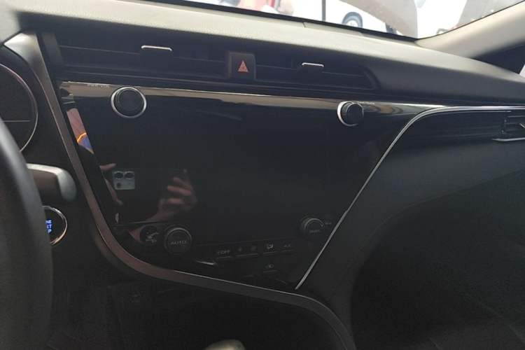 Used Toyota Camry 2019 2.0G Luxury Edition China VI Standard Audio And AC Panel