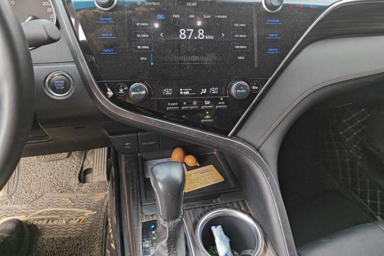 Used Toyota Camry 2019 2.0G Luxury Edition China V Standard Audio And AC Panel